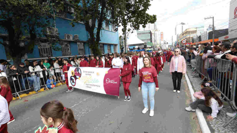 Desfile-400_Easy-Resize